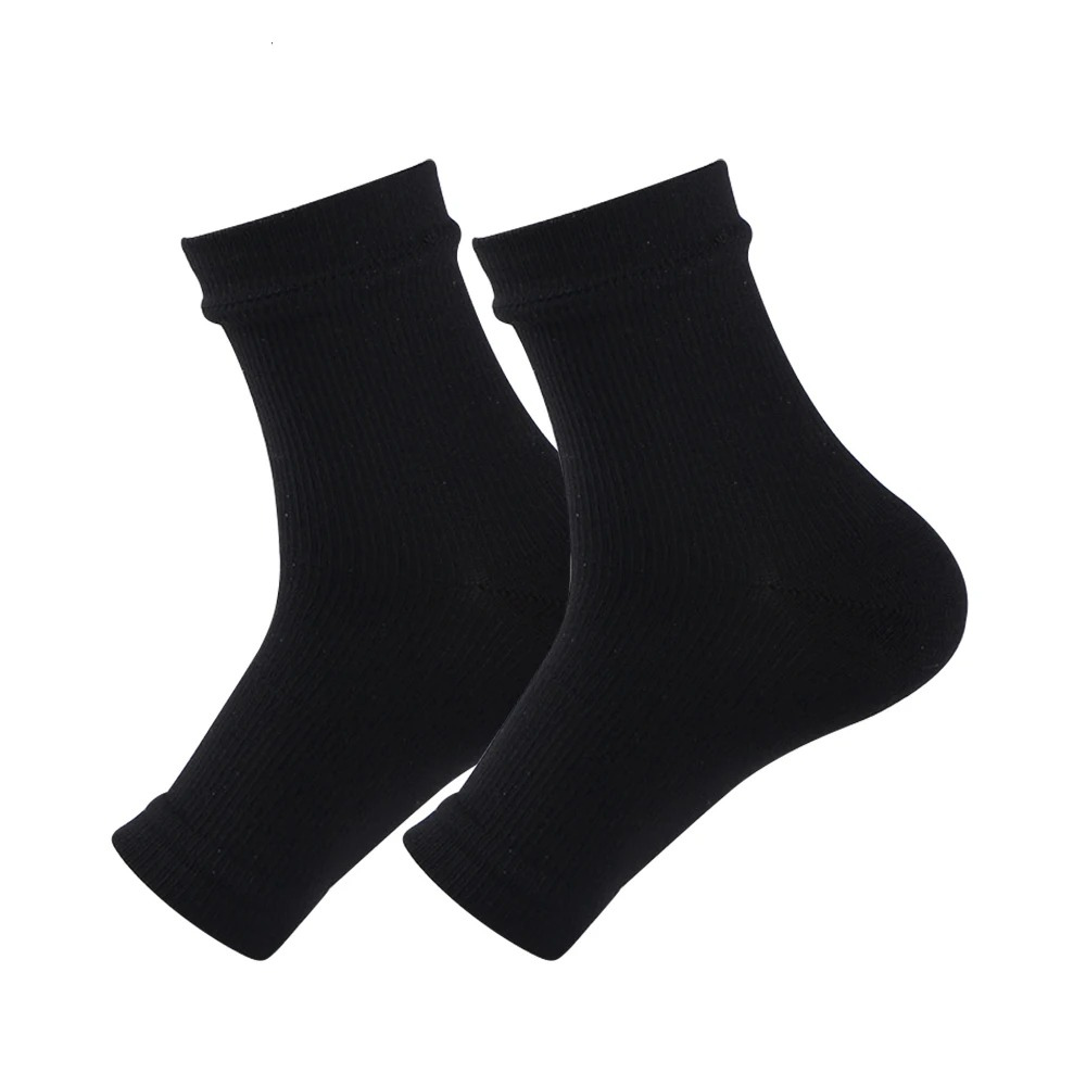 "Comfortabele unisex compressiekous, zwart, enkelhoogte, voor pijnverlichting en steun bij neuropathie en fasciitis."