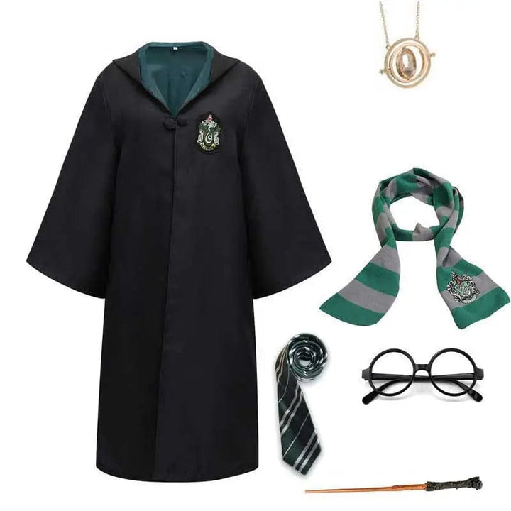 "Compleet Harry Potter kostuum met authentieke Hogwarts-jas, bril, sjaal en toverstok; ideaal voor fantasieavonturen."