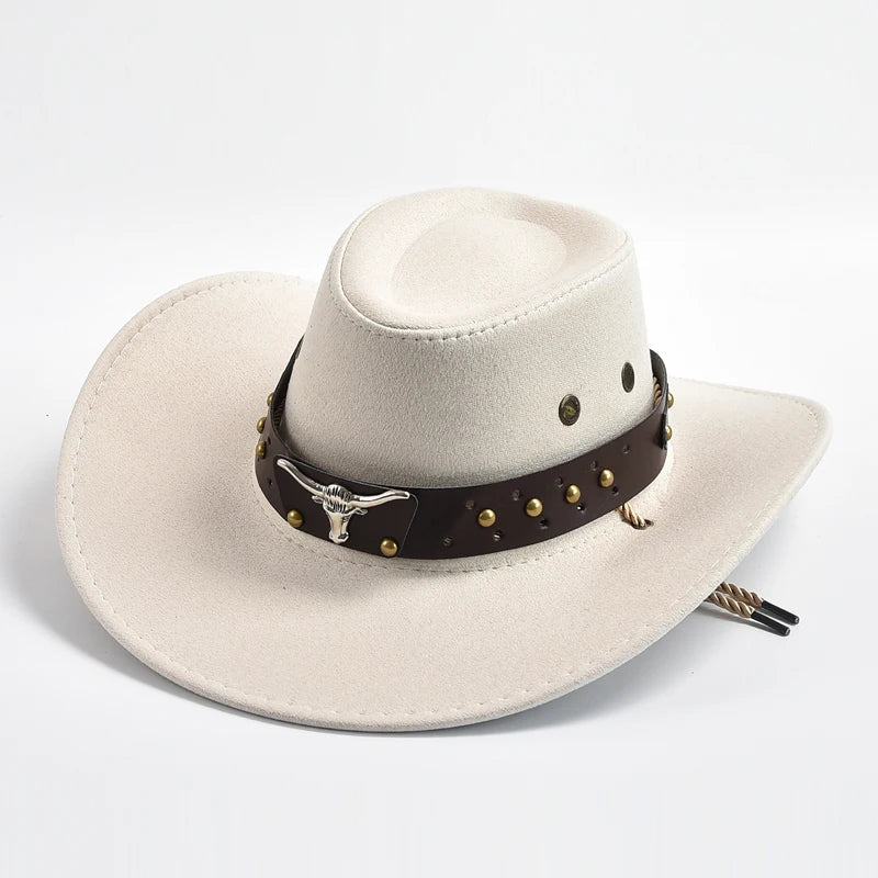Cowboyhoed van vegan leer met klassieke vorm en gevlochten kinband, perfect voor een stijlvolle westernlook.
