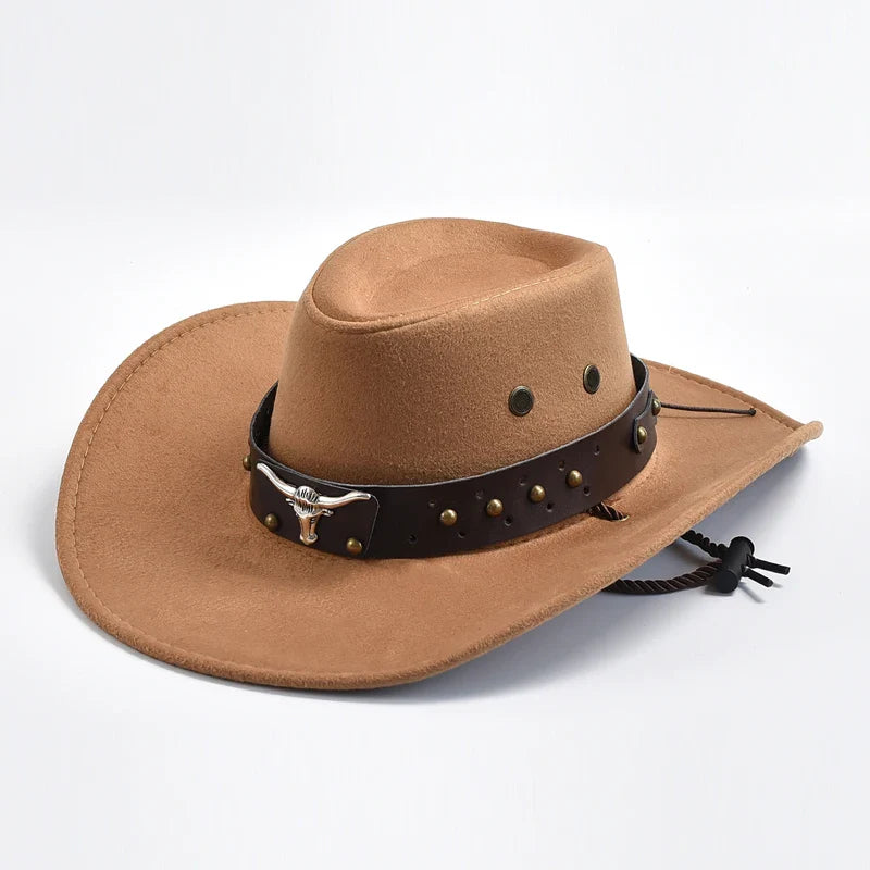 Cowboyhoed van vegan leer met klassieke vorm en gevlochten kinband, perfect voor een stijlvolle westernlook.