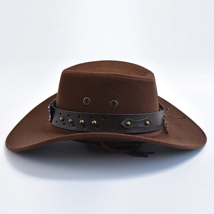 Cowboyhoed van vegan leer met klassieke vorm en gevlochten kinband, perfect voor een stijlvolle westernlook.