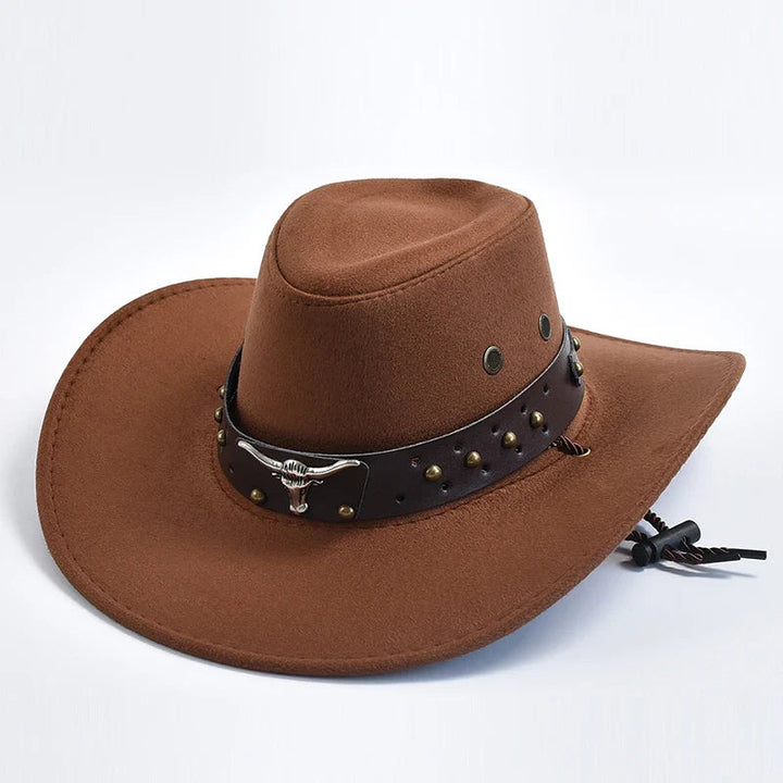Cowboyhoed van vegan leer met klassieke vorm en gevlochten kinband, perfect voor een stijlvolle westernlook.