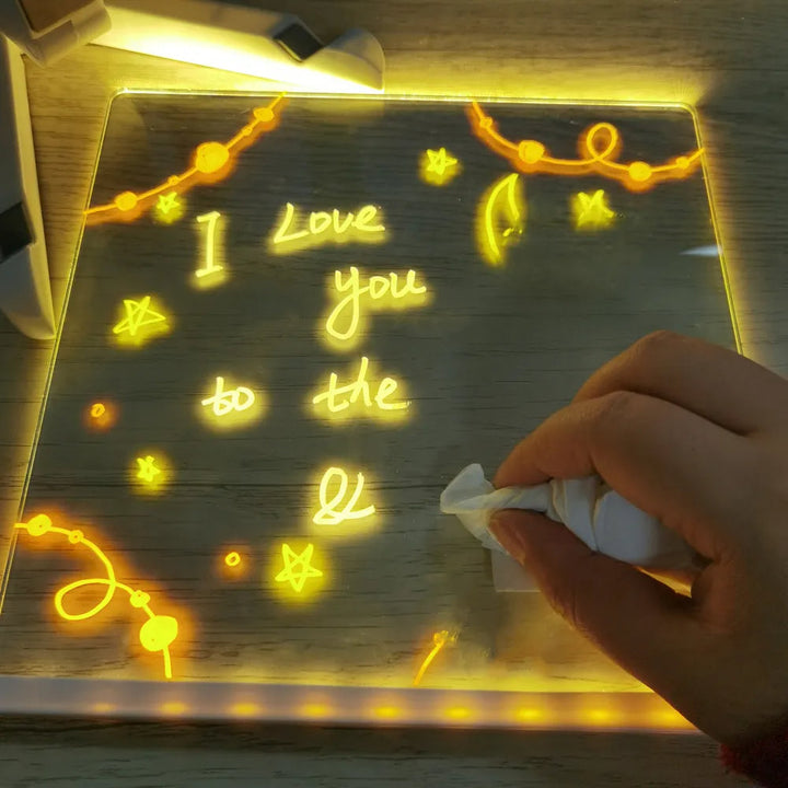 "Creatief LED tekenbord met instelbare helderheid en zeven pennen, ideaal voor kinderen om te tekenen en als nachtlamp"