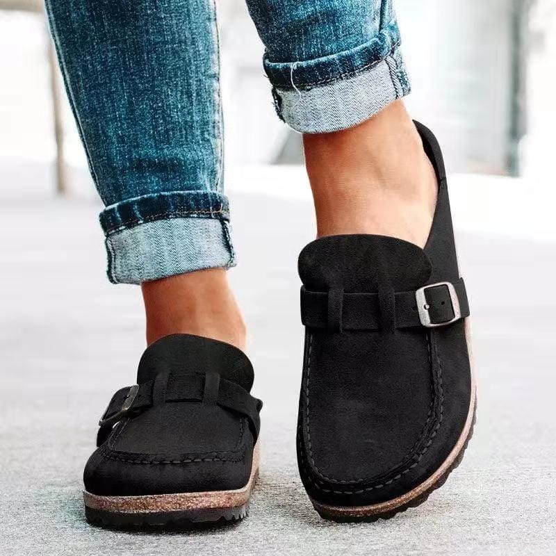 "Dames instapsandalen met decoratieve gesp, comfortabele gewatteerde zool, in diverse zomerkleuren."