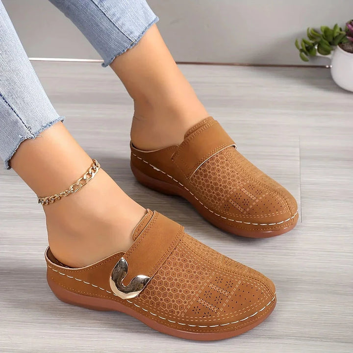 "Dames orthopedische comfortschoenen in lichtbruin, ademend en lichtgewicht, met comfortabele dempende zool."