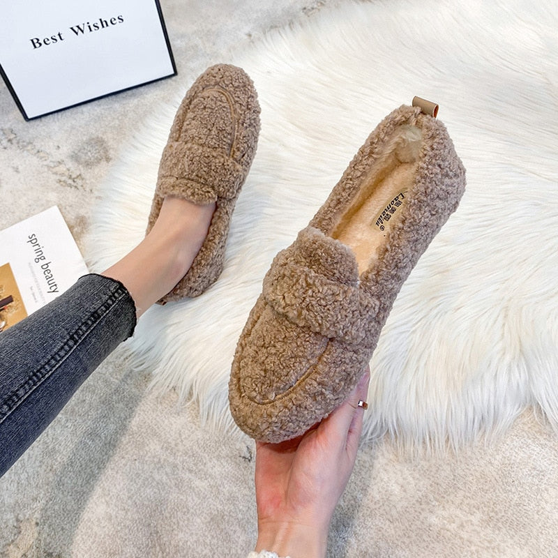 Dames pluche pantoffels in crème, zwart, khaki; warme sloffen met zachte antislip zool voor comfort binnenshuis.