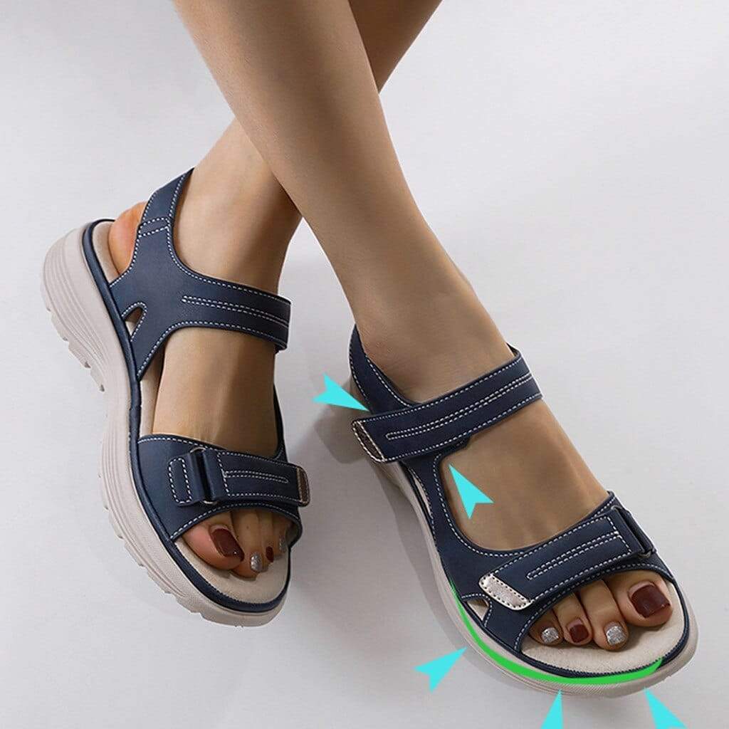 "Dames sandalen met verstelbare riemen, open teen, gewatteerde zool, en speelse stiksels voor comfort en stijl."
