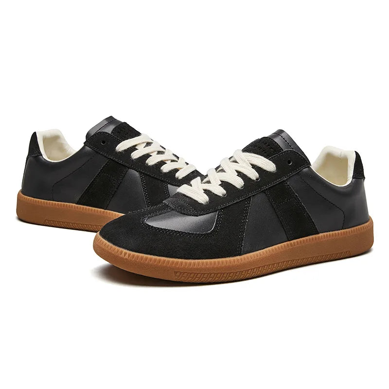 "Dames sneakers met retro dikke zool, zijaanzicht, wit met vintage details, voor stijl en comfort."