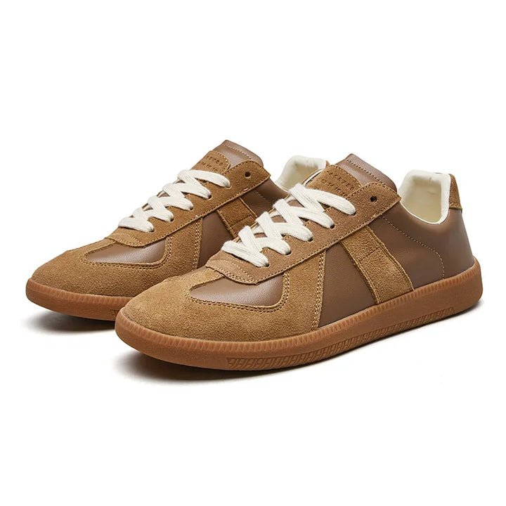 "Dames sneakers met retro dikke zool, zijaanzicht, wit met vintage details, voor stijl en comfort."