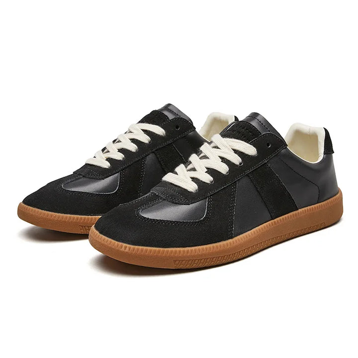 "Dames sneakers met retro dikke zool, zijaanzicht, wit met vintage details, voor stijl en comfort."