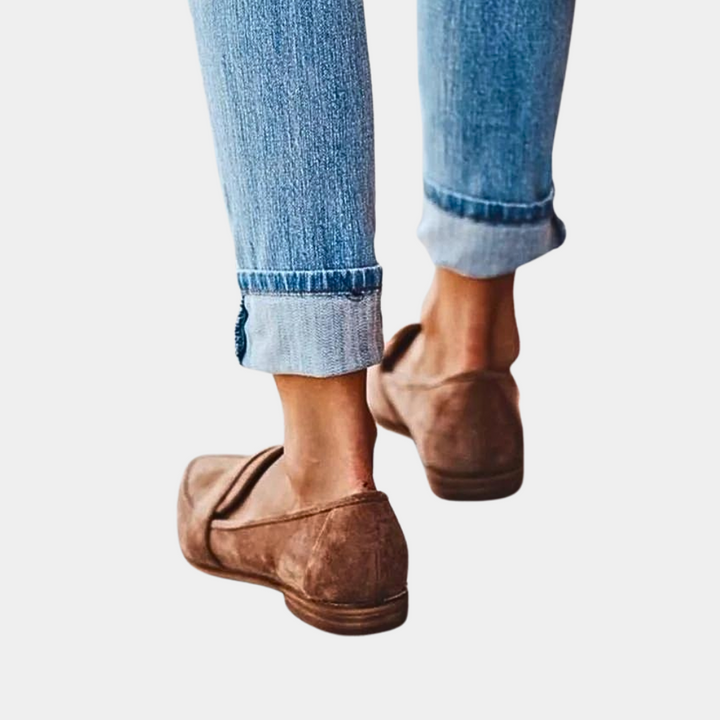 "Dames suède loafers, puntige neus, elegant design, geschikt voor alle seizoenen, ideaal voor elke outfit."