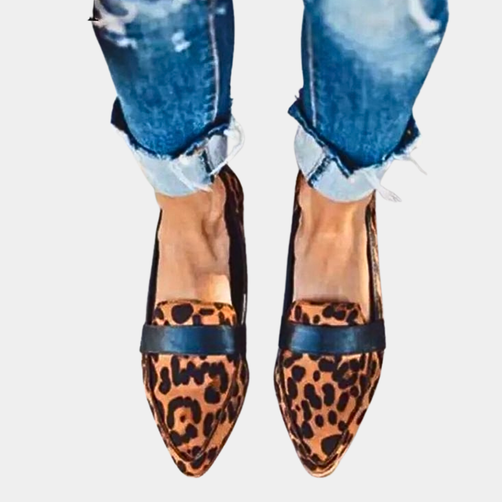 "Dames suède loafers, puntige neus, elegant design, geschikt voor alle seizoenen, ideaal voor elke outfit."