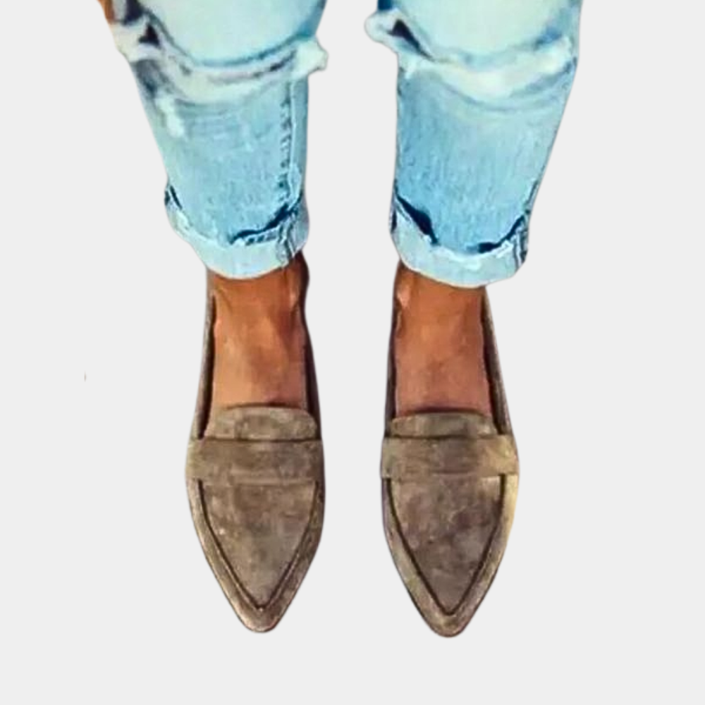 "Dames suède loafers, puntige neus, elegant design, geschikt voor alle seizoenen, ideaal voor elke outfit."