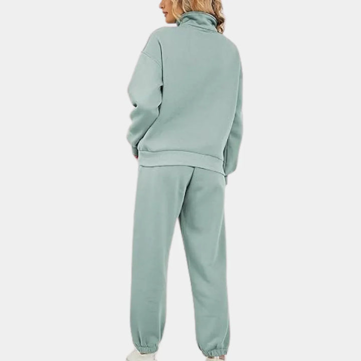"Dames tweedelig trainingspak: elegante sweater, hoge taille broek, comfortabele pasvorm, ideaal voor casual stijl."