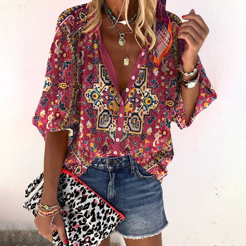 "Dames zomerblouse met geprinte print, lichtgewicht stof, knoopsluiting en halflange mouwen voor elegante zomerstijl."
