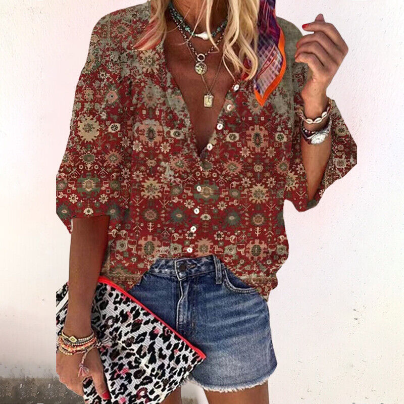 "Dames zomerblouse met geprinte print, lichtgewicht stof, knoopsluiting en halflange mouwen voor elegante zomerstijl."