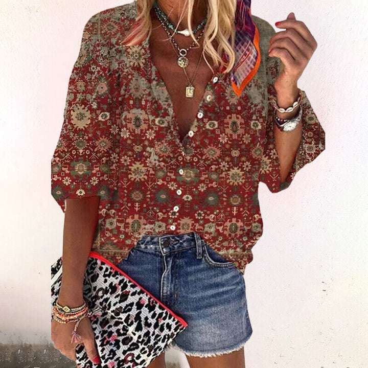 "Dames zomerblouse met geprinte print, lichtgewicht stof, knoopsluiting en halflange mouwen voor elegante zomerstijl."