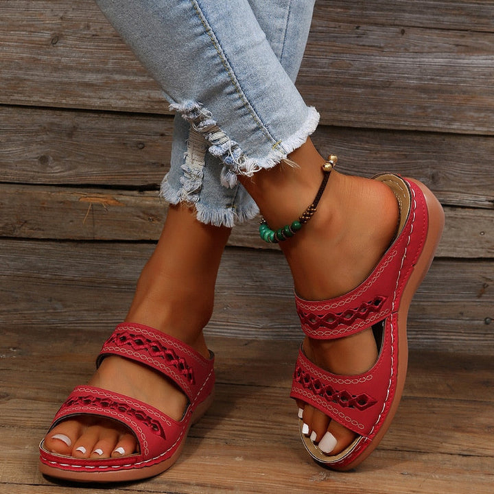 "Dames zomerse sandalen met dubbele riem, verhoogde zool en voetboogondersteuning, ideaal voor comfort en stijl."