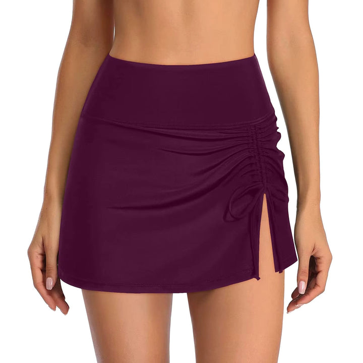 "Dames zwemshorts met elegante zijopeningen, sneldrogend en comfortabel in klassieke effen kleur, stijlvol design."