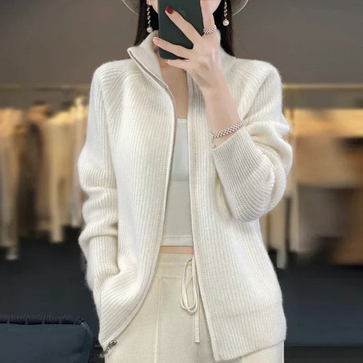 "Damesvest met ritssluiting, neutrale kleuren, superzacht, eigentijds ontwerp, perfecte casual aanvulling op elke outfit."