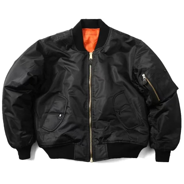 "Daphne MA-1 Bomberjack unisex, winddicht, waterafstotend, stijlvol marineblauw met geribbelde manchetten en ritssluiting."