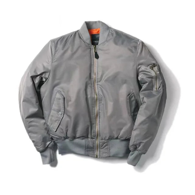 "Daphne MA-1 Bomberjack unisex, winddicht, waterafstotend, stijlvol marineblauw met geribbelde manchetten en ritssluiting."