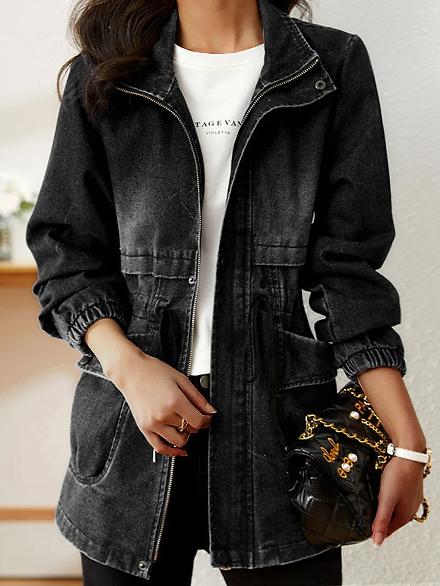 Denim jack met trekkoord, zakken; dames jas. Trendy spijkerjack met verstelbare taille en ruime zakken. Perfect voor elke sti