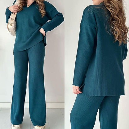 Diepblauw tweedelig loungewear set van ribstof, oversized top en wijde broek voor comfort en stijl, dameskleding.