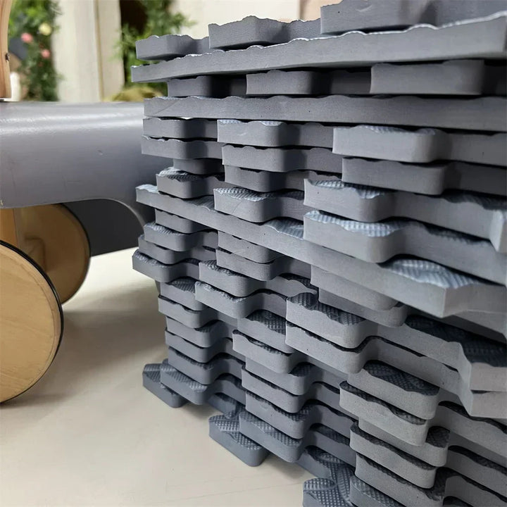 "Dikke, veilige, kleurrijke baby speelmat met patroon, ideaal voor speel- en leeromgeving. Schokabsorberend en aanpasbaar."