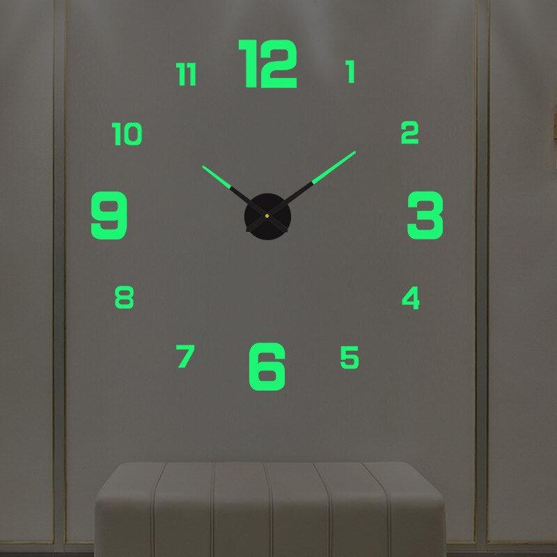 "DIY wandklok met unieke, creatieve ontwerpen in zwart, rood, goud en lichtgevend. Voeg stijl toe aan elke kamer."