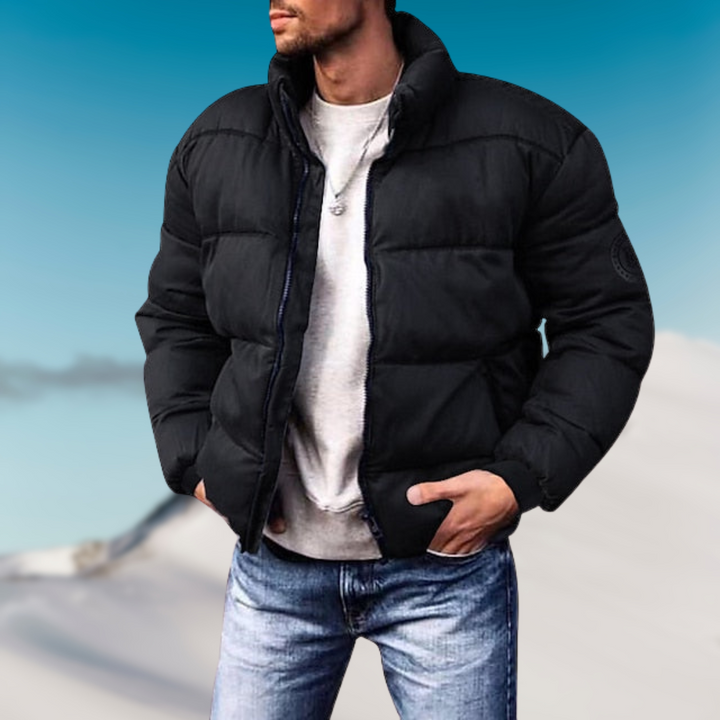 "Donsjas heren winter stijlvol Karlan, elegante jas met hoogwaardige donsisolatie en functionele zakken voor comfort."