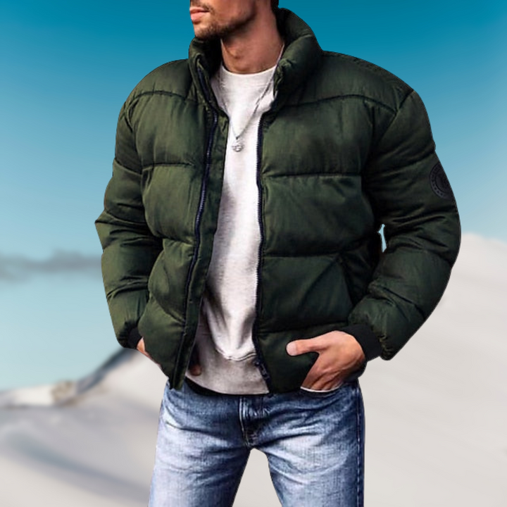 "Donsjas heren winter stijlvol Karlan, elegante jas met hoogwaardige donsisolatie en functionele zakken voor comfort."