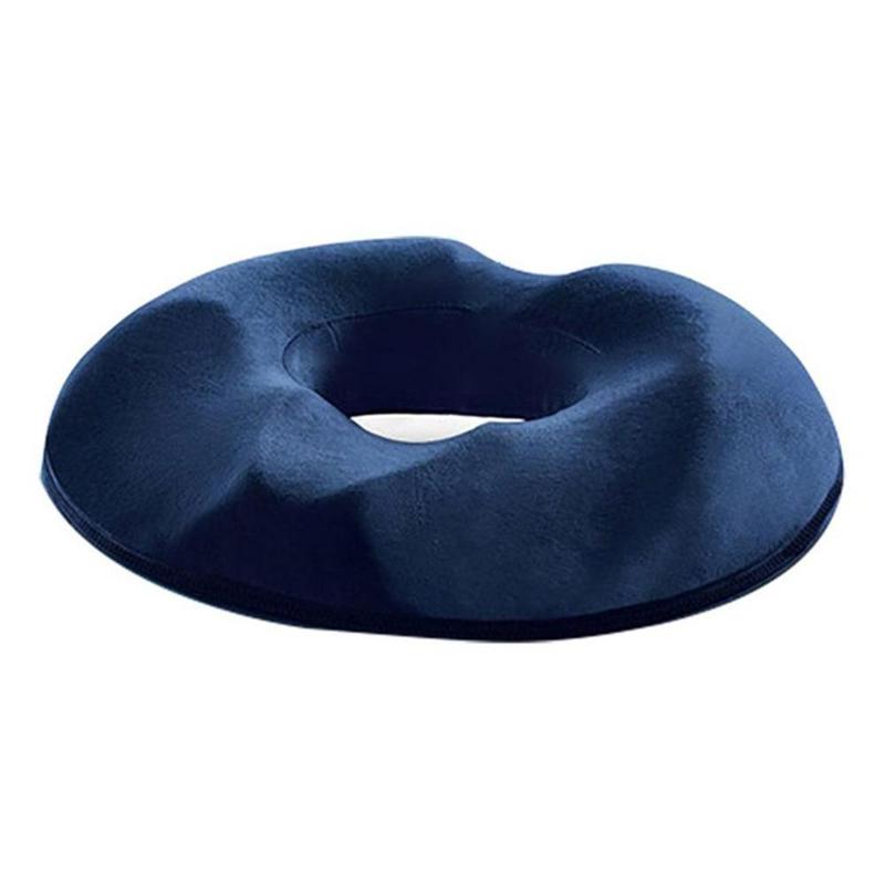 "Donutvormig stuitkussen voor aambeien, ergonomisch ontwerp, strategische openingen voor drukverlichting en maximaal comfort.