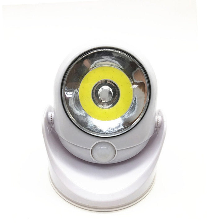 "Draadloze LED lamp met bewegingssensor, 450 lumen, waterdicht ontwerp, helder wit licht voor binnen en buiten."