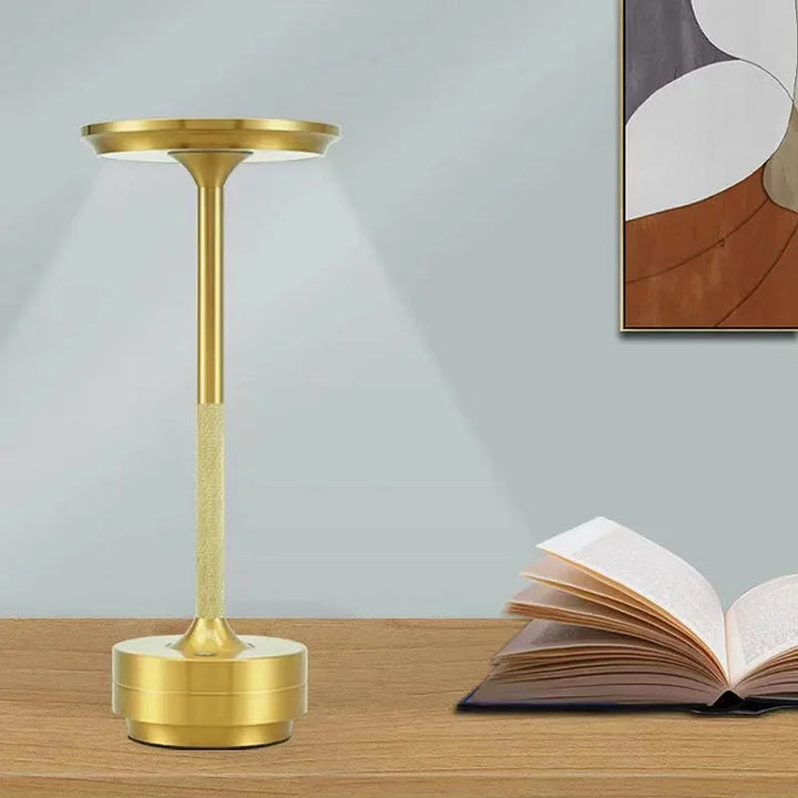 "Draadloze LED tafellamp oplaadbaar en dimbaar, modern design, ideaal voor sfeerverlichting in elke kamer."