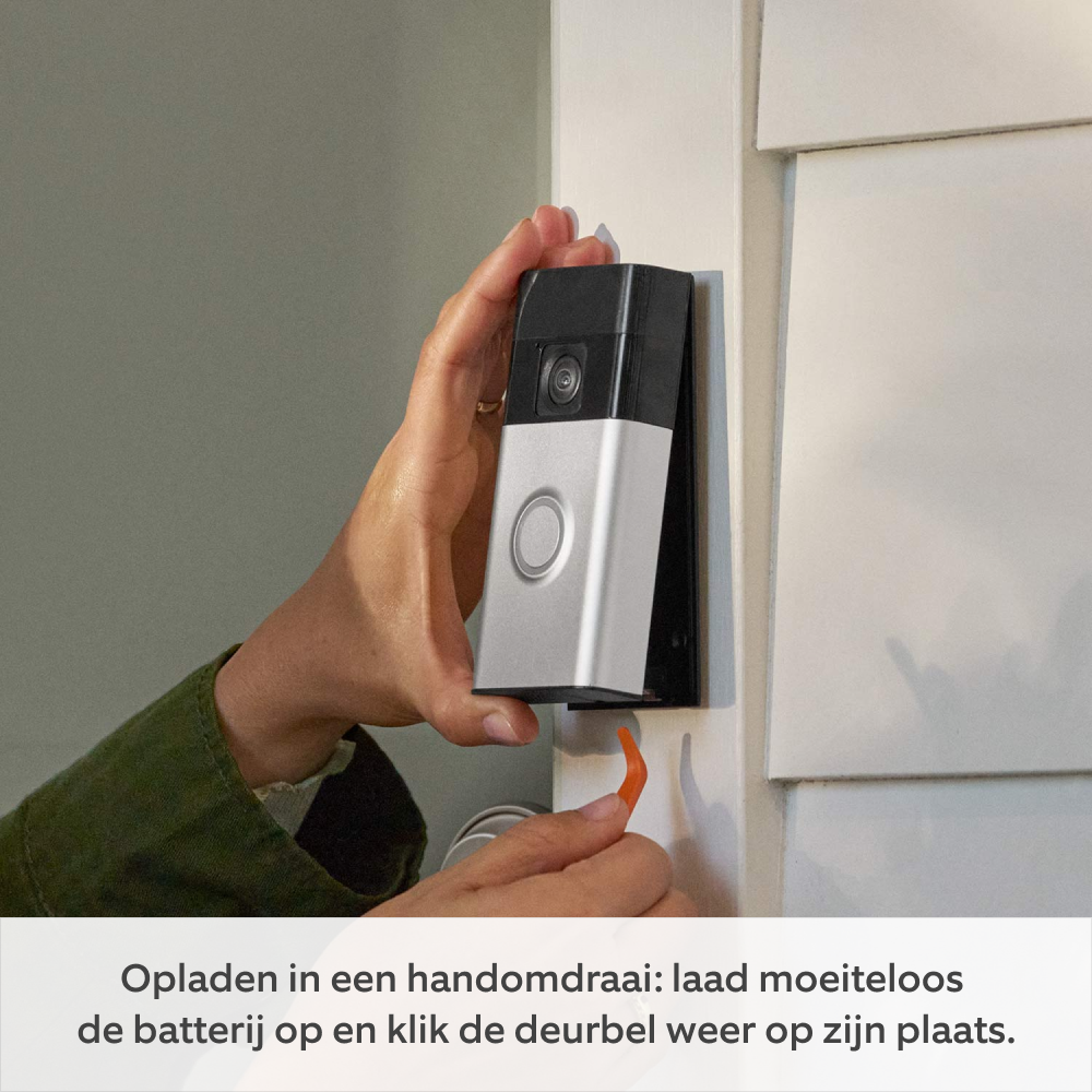 "Draadloze LuxGuard videodeurbel, 1080p HD, stijlvol design, nikkel-satijn, vooraanzicht tegen muur, geschikt voor buiten"