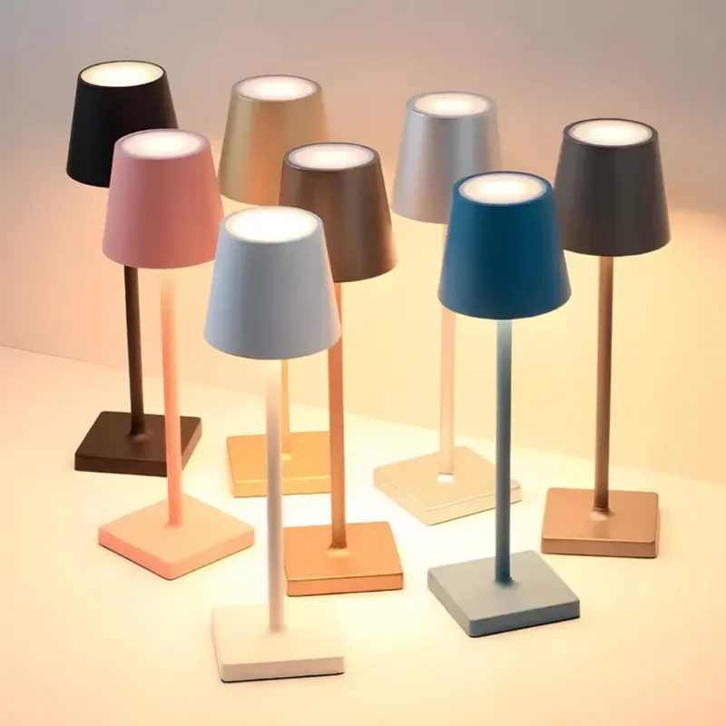 "Draadloze tafellamp met Scandinavisch design, compact en draagbaar, instelbare LED helderheid voor sfeervol licht."