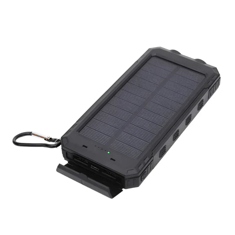 "Draagbare zonne-energie powerbank met snellaadfunctie, zwart, LED-display en solar paneel voor outdoor gebruik."
