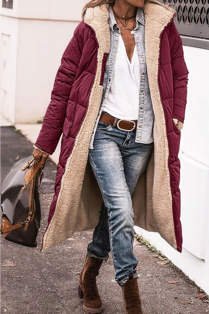 "Dubbelzijdige winddichte parka voor dames, frontaal. Modieuze, warme winterjas met teddyvoering voor stijl en comfort."