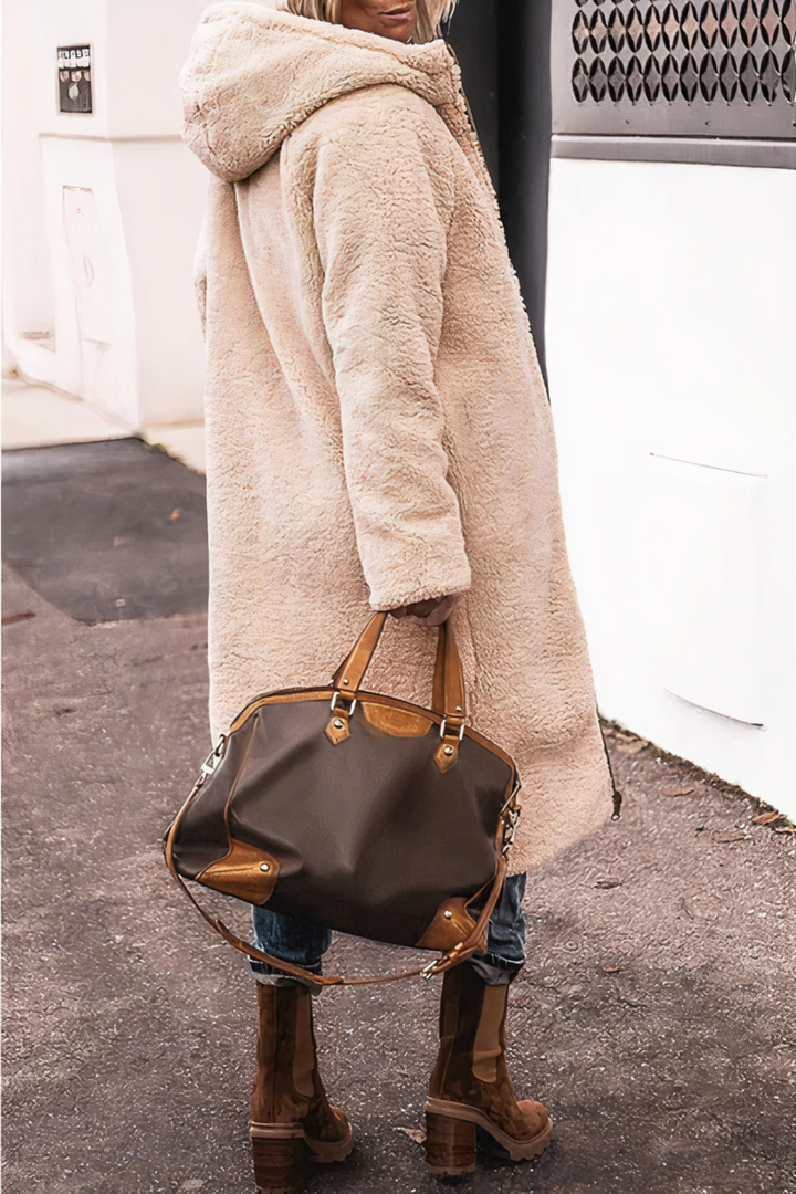 "Dubbelzijdige winddichte parka voor dames, frontaal. Modieuze, warme winterjas met teddyvoering voor stijl en comfort."