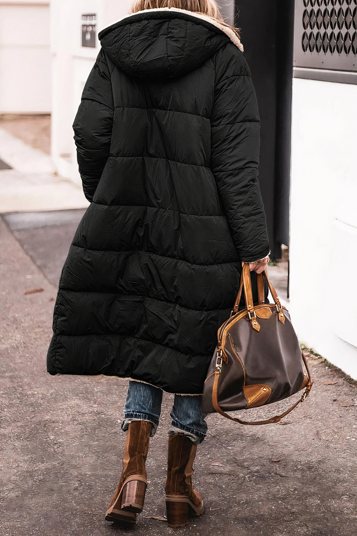 "Dubbelzijdige winddichte parka voor dames, frontaal. Modieuze, warme winterjas met teddyvoering voor stijl en comfort."