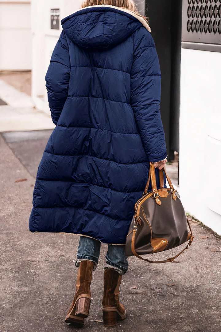 "Dubbelzijdige winddichte parka voor dames, frontaal. Modieuze, warme winterjas met teddyvoering voor stijl en comfort."