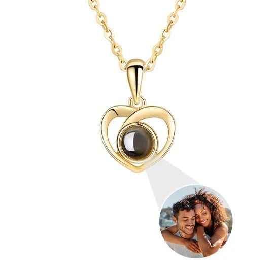 "Eeuwige rozen doos met gouden hartprojectieketting, betoverend en elegant sieraad voor betekenisvolle herinneringen."