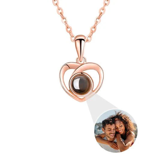 "Eeuwige rozen doos met gouden hartprojectieketting, betoverend en elegant sieraad voor betekenisvolle herinneringen."