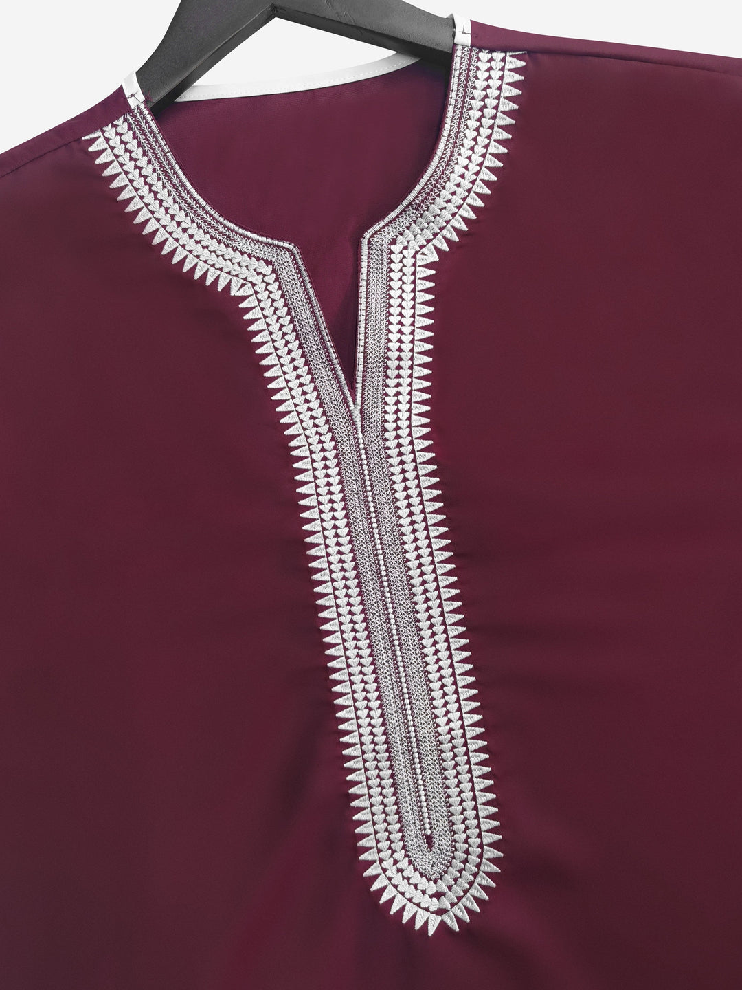 "Effen heren djellaba, licht en ademend, voor diverse gelegenheden, in bordeauxrood, groen en hemelsblauw."