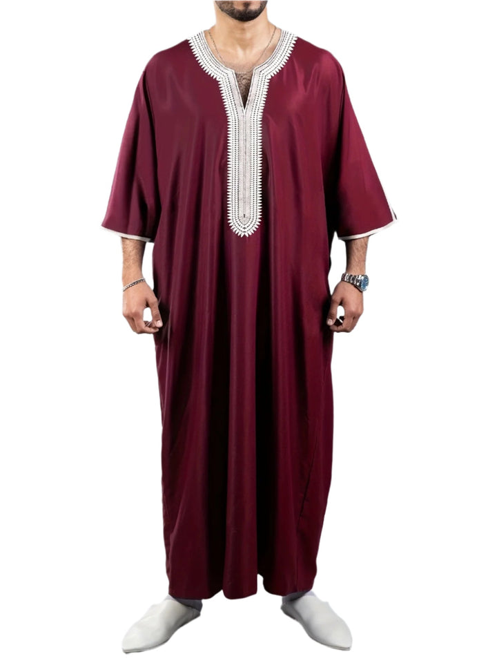 "Effen heren djellaba, licht en ademend, voor diverse gelegenheden, in bordeauxrood, groen en hemelsblauw."