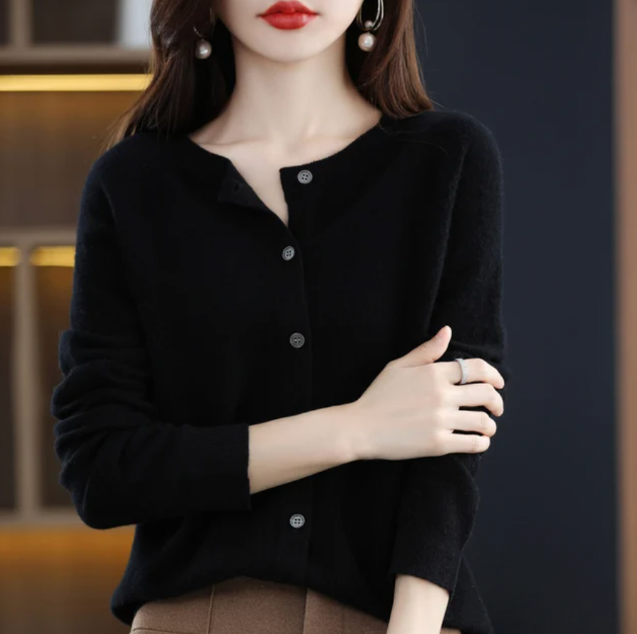 Elegant damesvest met knoopsluiting, klassiek design, in diverse kleuren voor stijlvolle en veelzijdige outfits.