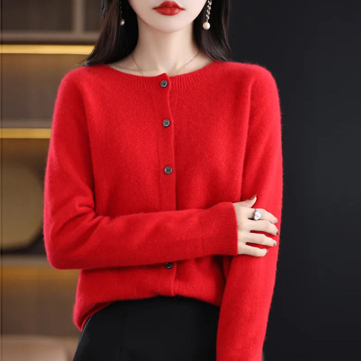 Elegant damesvest met knoopsluiting, klassiek design, in diverse kleuren voor stijlvolle en veelzijdige outfits.