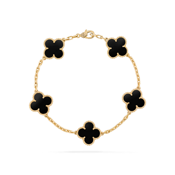 Elegant klaver armband met klavertje vier, symboliseert geluk. Geschikt voor dagelijks gebruik en formele gelegenheden.