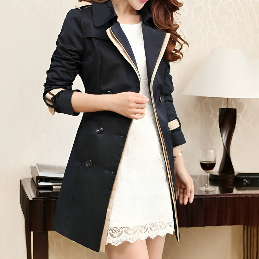 Elegant lange dames trenchcoat met verstelbare taille, knopen en zakken, beschikbaar in zwart en khaki voor veelzijdige stijl
